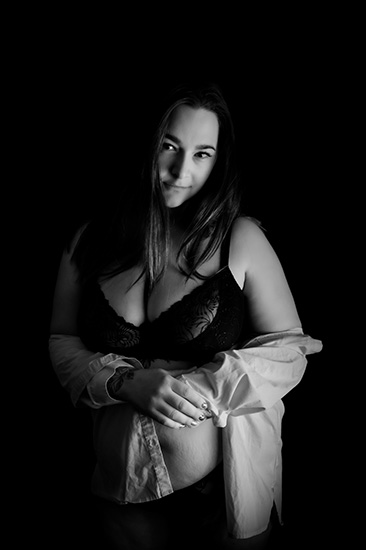 Portrait de Charme - Roxanne en clais obscur